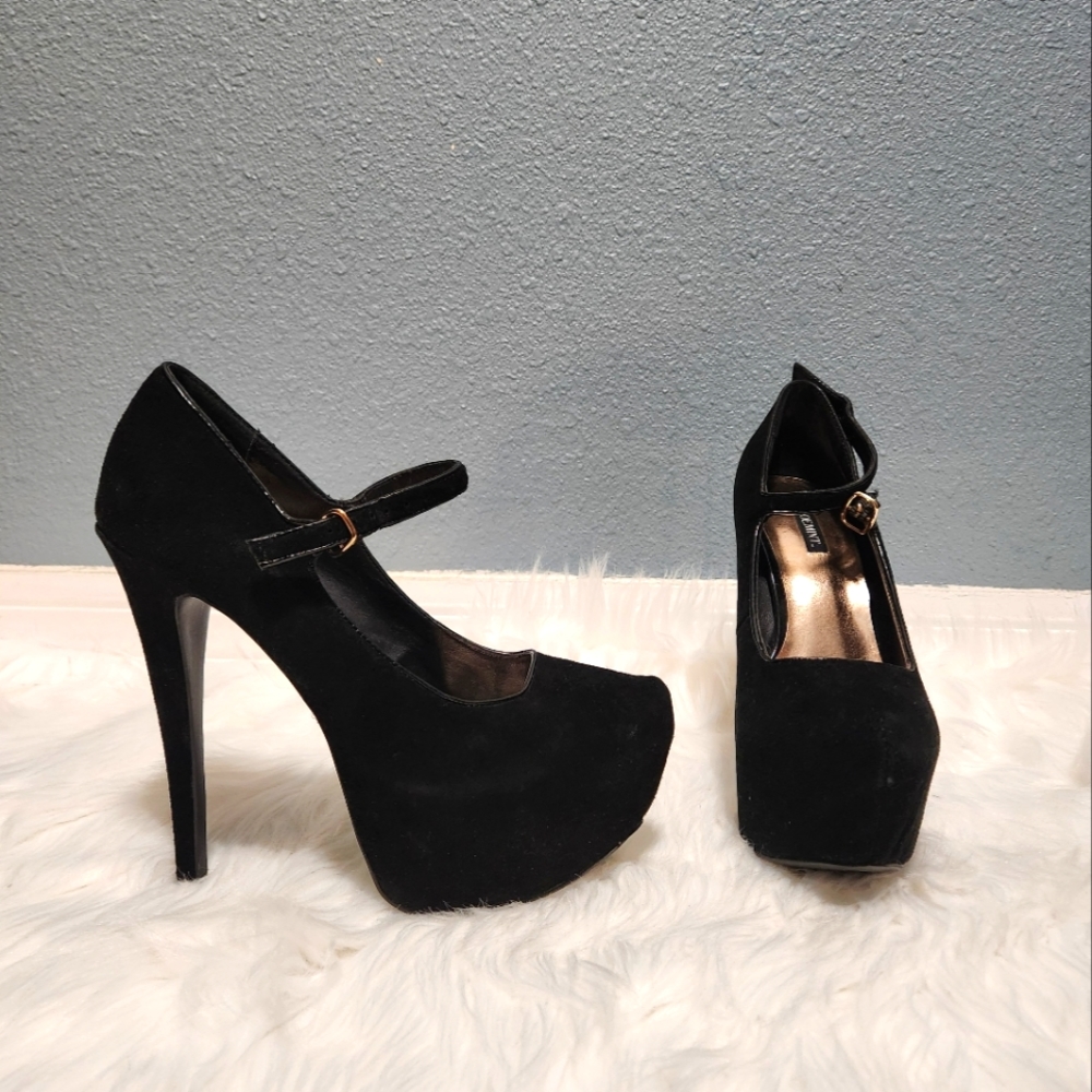 NIB Shoemint Mary Jane Suede Platform Heel shoe. Size 9.